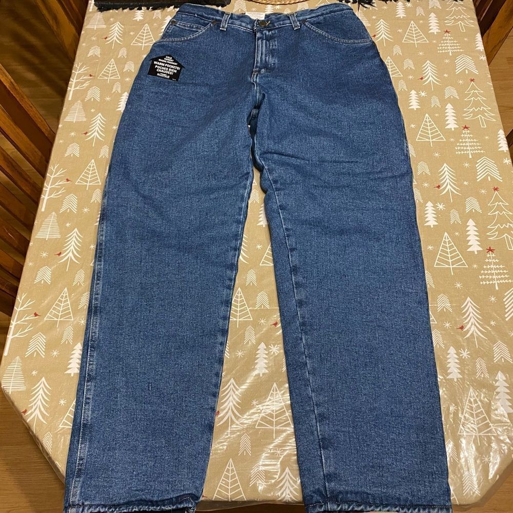 NWT Wrangler Relaxed Fit Womens Insulated Jeans, size 30Wx30L. (J64) - Picture 3 of 11